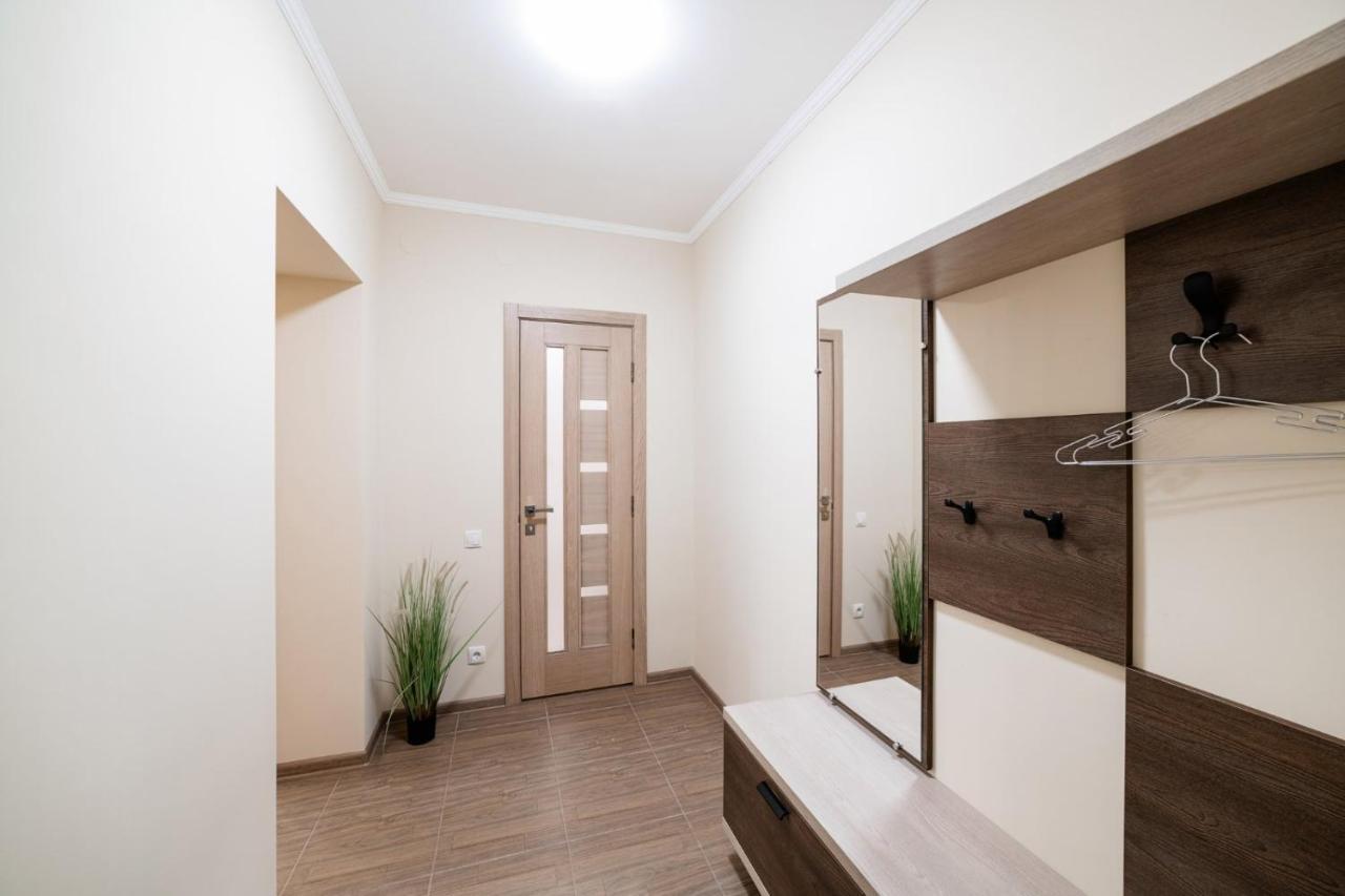 Aparthotel Центр Міста! Затишні Квартири В Новобудові! Úzhgorod Exterior foto